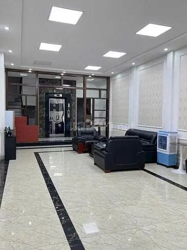 Còn Thơm Mùi Sơn-Có Thang Máy Mặt Tiền Số 58 Hoa Lan Phú Nhuận