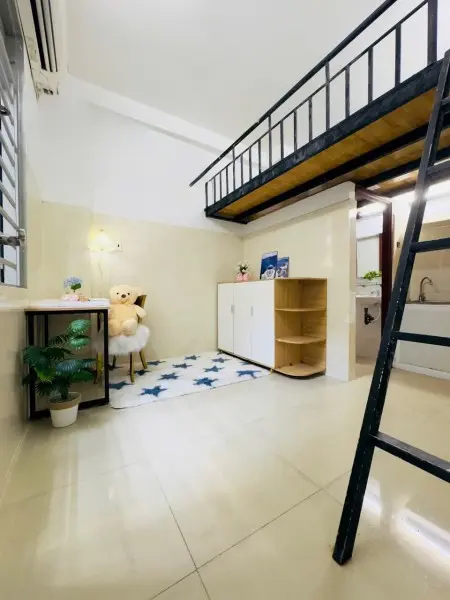 Phòng Gác Lửng Tách Bếp Có Cửa Sổ Thoáng Mát Ngay Tân Bình