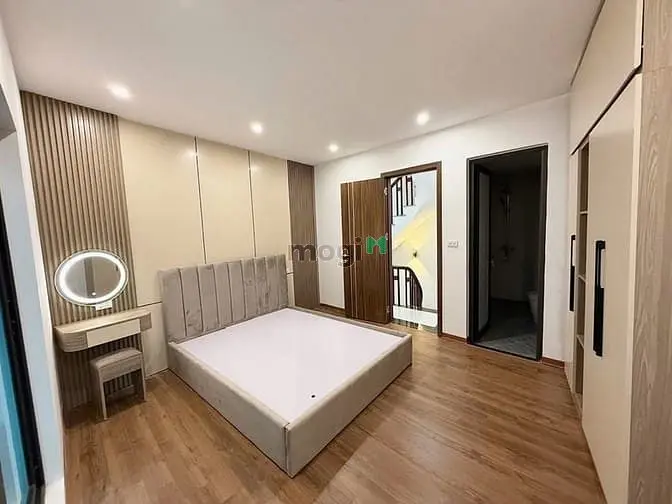 Nhà Đẹp Nguyễn Văn Linh, 30M2-6T-Nhỉnh 6 Tỷ, Gần, Hàng Xóm Nguyễn Lam