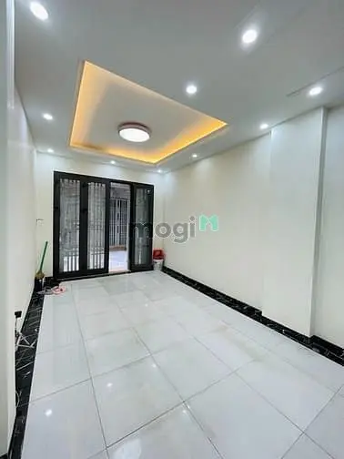 Bán Nhà Phố Ngọc Thụy 38M2- 4 Tầng- 3 Phòng Ngủ- 7.9 Tỷ, Ô Tô