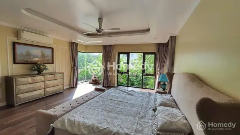 Bán Nhà Tây Hồ-750M2- Mặt Tiền 17M, 3 Ô Tô Tránh Nhau- Vị Trí Đẹp Nhất Lạc Long Quân