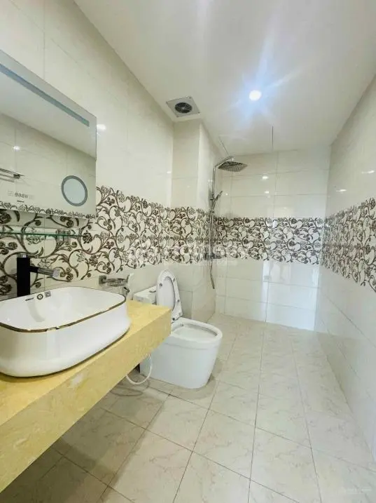 Chính Chủ Bán Nhà 2 Căn Nhà Mặt Phố 5 Tầng Thang Máy Cạnh Big C Long Biên 90M2 Chia 2 Căn 13.8 Tỷ