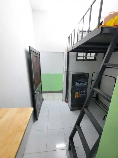 Phòng Ban Công Sạch Sẽ Thoáng Mát Ngay Gần Khu Phan Xích Long