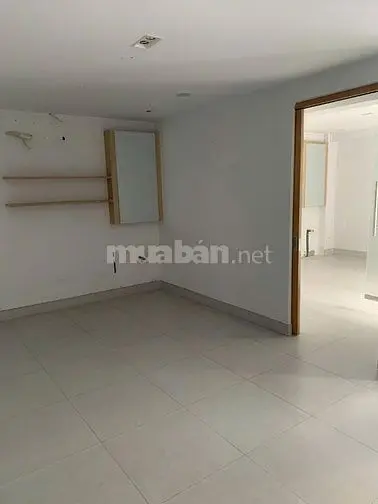 Cho Thuê Mặt Bằng Góc 2Mt Nguyễn Văn Nguyễn, Quận 1