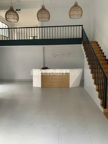 Cho Thuê Mặt Bằng Góc 2Mt Nguyễn Văn Nguyễn, Quận 1