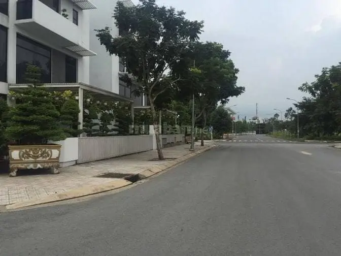Bán Nền Biệt Thự Kdc Bách Khoa Phú Hữu Dt 715M2 Giá 50Tr/M2