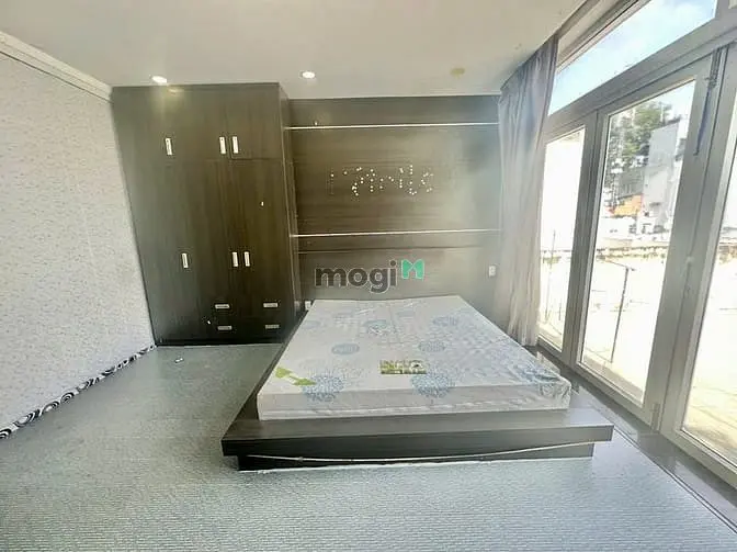 Phòng Máy Lạnh 27M2, Tầng Bốn, Sân Rộng Bbq