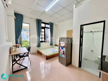 Căn Hộ Có Ban Công Riêng Full Nội Thất Ngay Tân Bình