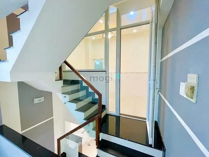 Bán Nhà Hxh Lý Chính Thắng Ngay Mt Hoàng Sa Quận 3, 35X10M 5 Tầng