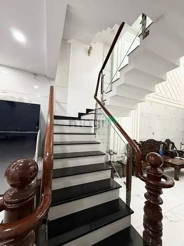 Bán Nhà Liền Kề Sang Trọng Đường Liên Tỉnh - Tạ Quang Bửu - 57M2