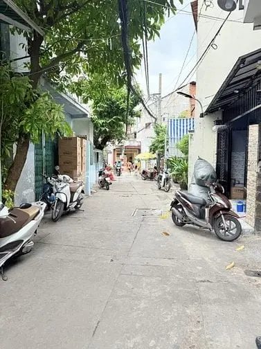 Nhà Rẻ - P.11 Tân Bình - 5X36 176M2 - Chỉ 12 Đồng