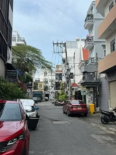 Bán Nhà Căn Góc Phan Văn Trị - Emark. Trệt 4L. Giá 11,6Tỷ