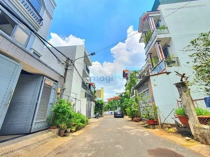 Nhà 1 Trệt 2 Lầu, Dt 96M2, Hẻm 72 Đường Làng Tăng Phú. Tăng Nhơn Phú A