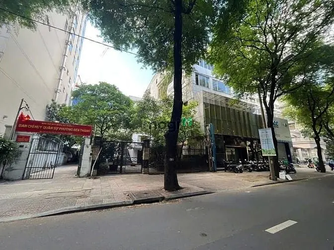 650 Tỷ! Bán Nhà Phố Mt Đ. Nguyễn Du, Q.pn – Nh 37X70M – 2 Tầng