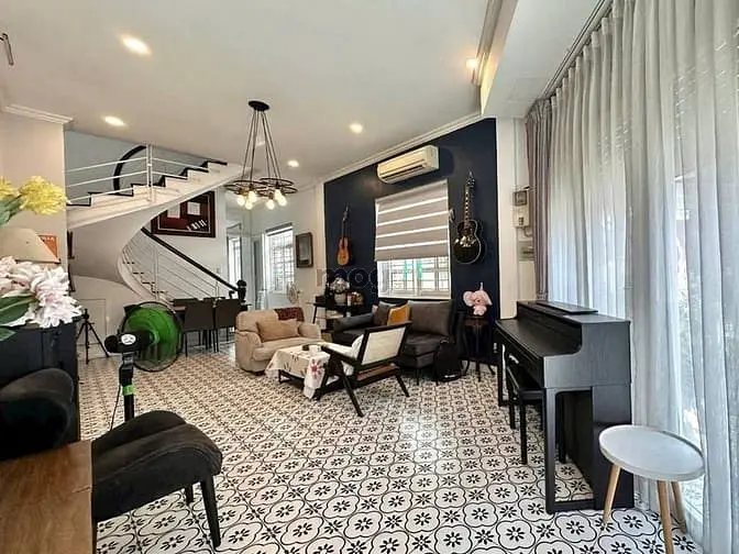 Bán Nhà Góc 2 Mặt Tiền Kinh Doanh Đường Hoa Lan, Phường 2 , Phú Nhuận
