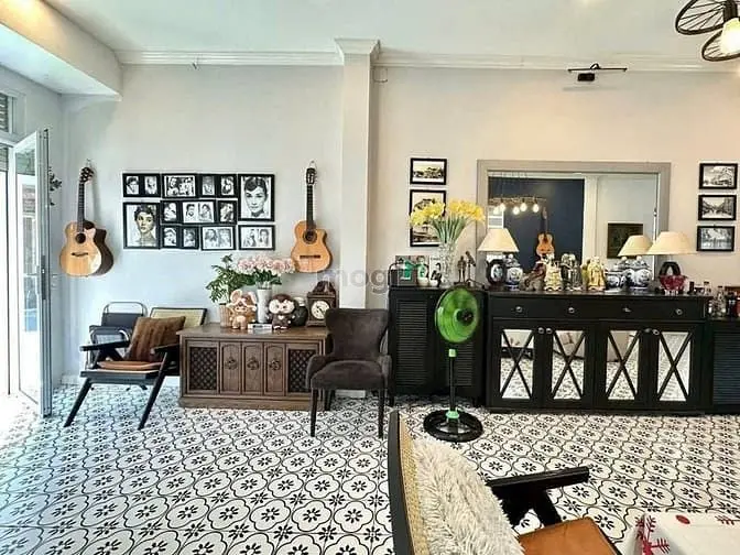 Bán Nhà Góc 2 Mặt Tiền Kinh Doanh Đường Hoa Lan, Phường 2 , Phú Nhuận