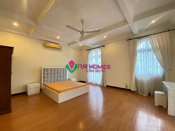 Hiếm Căn, Cực Dễ Kinh Doanh, 1 Trệt 2 Lầu, Có Hồ Bơi. Giá Chỉ 90Tr/Th
