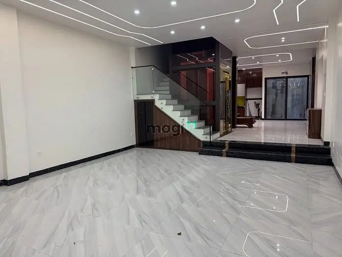 Phố Đức Giang Nhà Đẹp Như Ks 5 Sao 95M2-4T-Mặt Tiền 6M-Thang Máy,Ô Tô