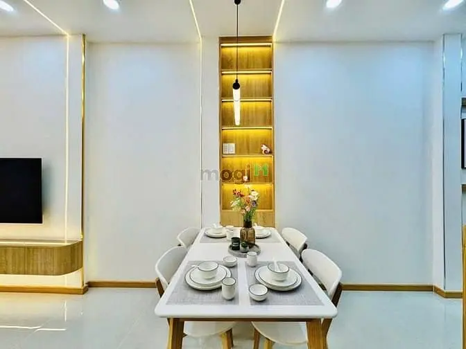 Nhà Đẹp Nguyên Căn Đường Nguyễn Văn Trỗi , Full Nội Thất .