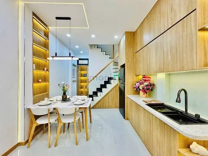 Nhà Đẹp Nguyên Căn Đường Nguyễn Văn Trỗi , Full Nội Thất .