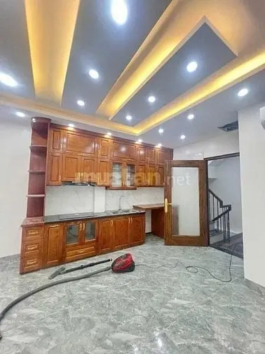 🏢 Bán Nhà Hoàng Quốc Việt – Nhà 6 Tầng Thang Máy – Kinh Doanh Đỉnh Ca