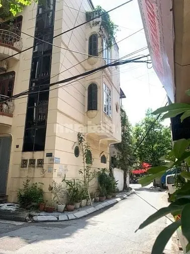 🏢 Bán Nhà Hoàng Quốc Việt – Nhà 6 Tầng Thang Máy – Kinh Doanh Đỉnh Ca