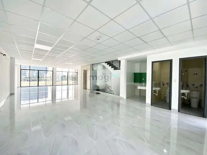 Chủ Xây Tòa Nhà Full Kính Cho Thuê Mặt Tiền Hoàng Việt,Phường 4, Tb
