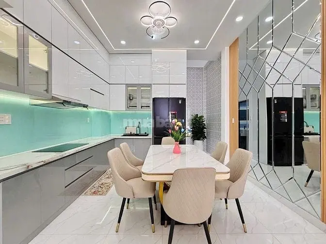 Nhà 4X15 Xe Hơi Đậu Cửa 5 Phòng Ngủ Full Nội Thất