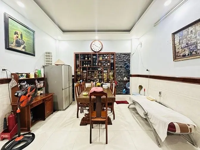 Khoán 3 Tỷ/ Năm - Mt Vip Sân Gat3 Cộng Hoà 19Mx24M 6 Tầng Thang Máy