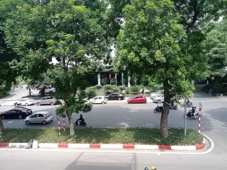 Trọ Tại Phố Trần Nhân Tông - Hbt. Giá Phòng 3.5Tr - Vskk - Ô Tô Đỗ Cửa - View Thành Phố