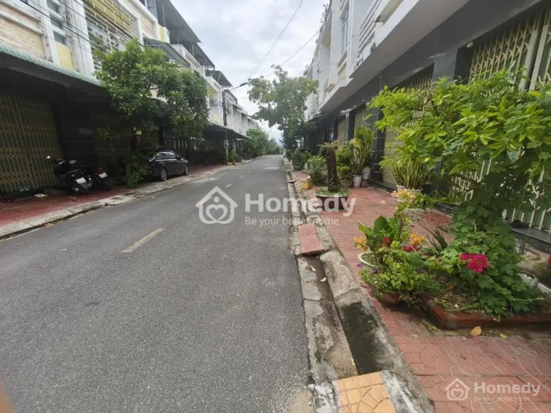 Bán Nhà Chính Chủ, 2 Tầng 1 Tum , Diện Tích 70M2 Sổ Đỏ Hoàn Công . Nhà Mặt Tiền. Mát Mẽ Yên Tĩnh