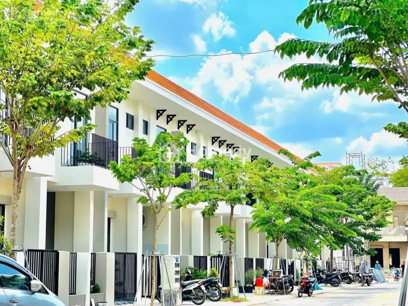 Với 1 Tỷ 050Triệu Sở Hữu Nhà Phố Thương Mại Trục Chính Richlan Residence, Kế Lô Góc