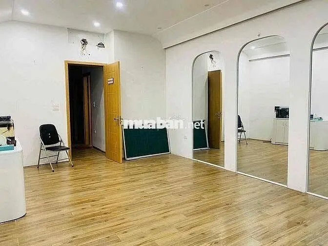 Cho Thuê Nhà Dtsd 432M2 -4 Lầu-Giá 32 Triệu Làng Hoa Phú Nhuận