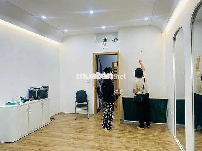 Cho Thuê Nhà Dtsd 432M2 -4 Lầu-Giá 32 Triệu Làng Hoa Phú Nhuận
