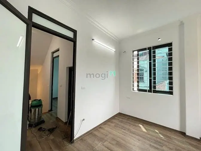 Nhà Phố Nguyễn Văn Linh, 33M2- 4T- Mt4M- Hơn 6 T.ỷ, Lô Góc, Dân Xây