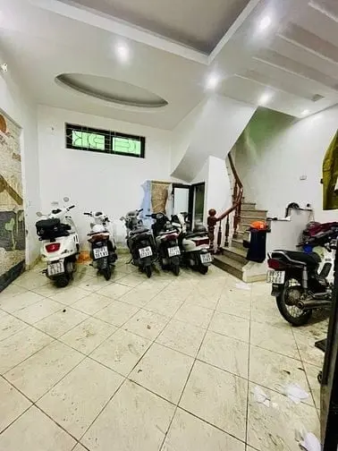Bán Nhà 5 Tầng Trong Ngõ Mặt Đường Cầu Giấy, Mặt Tiền Rộng Hơn 5M