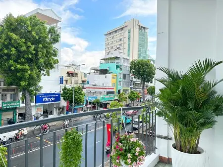 Cho Thuê Căn Hộ 2 Phòng Ngủ Full Nội Thất Ban Công Mặt Tiền Siêu Thoáng, Hầm Xe, Thang Máy