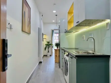 Cho Thuê Căn Hộ 2 Phòng Ngủ Full Nội Thất Ban Công Mặt Tiền Siêu Thoáng, Hầm Xe, Thang Máy