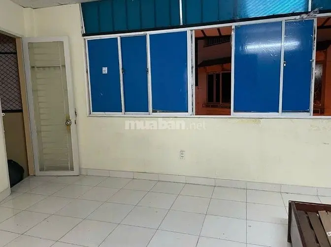 Cho Nữ Thuê Phòng Lầu 2: Rộng 30 M2, Hẻm 270 Nguyễn Trọng Tuyển, P8