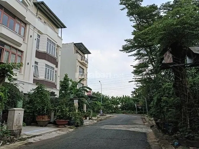 Cho Thuê 2 Căn Liền Kề 12X18 , 650M2 Dtsd , Sàn Suốt , Thông Tầng