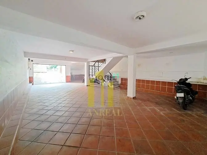 Villa Phố Có Hầm 3 Lầu - 5 Phòng Ngủ Giá 40 Triệu