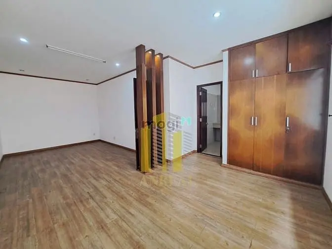 Villa Phố Có Hầm 3 Lầu - 5 Phòng Ngủ Giá 40 Triệu