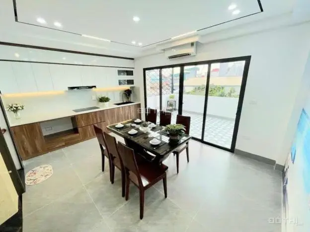 Bán Nhà Nguyễn Văn Cừ, Gara Ô Tô, Thang Máy Long Lanh, Tặng Nội Thất Chất, Gần Phố, Giá Tốt