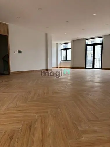 Cho Thuê Tầng Văn Phòng 70M2, Có Máy Lạnh, Sàn Gỗ, Nhà Vệ Sinh