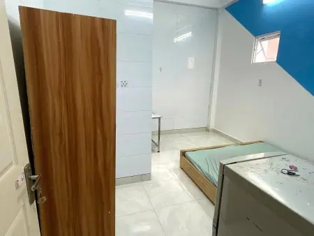 Phòng Cửa Sổ, Ngay Cổng Đh Bách Khoa, Full Nội Thất, Giờ Giấc Tự Do