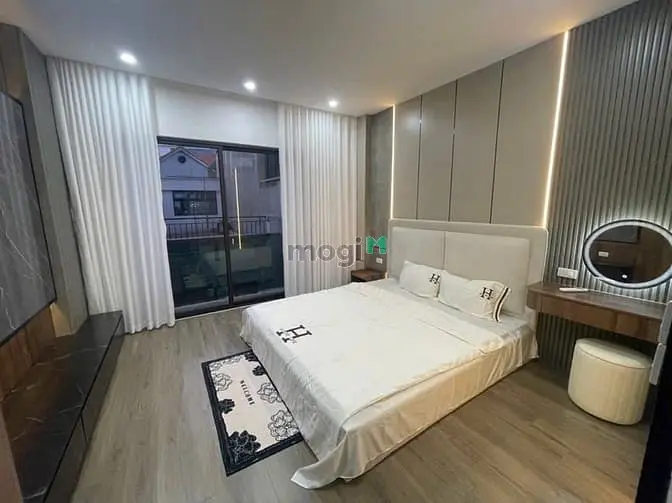 Nhà Long Lanh Phố Nguyễn Văn Cừ, 35M2- 7T- Hơn 13 Tỷ, Thang Máy, Ô Tô