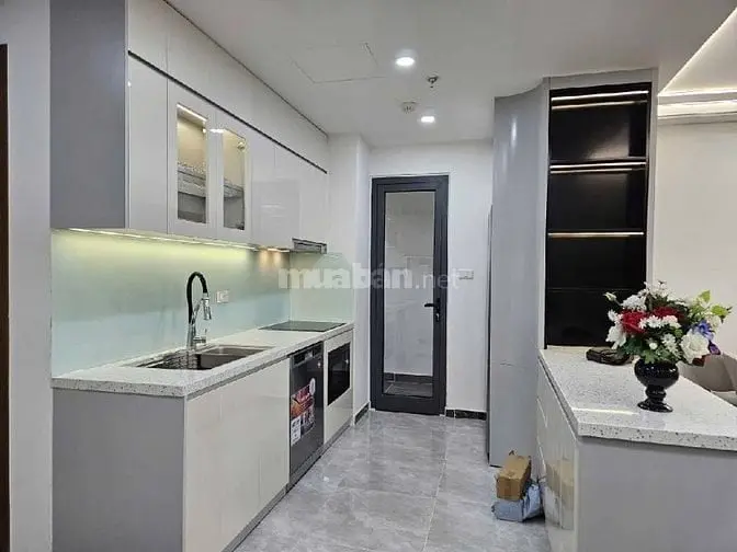 Bán Căn Hộ Cao Cấp 3 Phòng Ngủ ,Mặt Đường Cầu Giấy, Có Slot Ô Tô Hầm