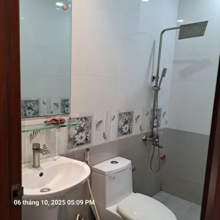 Cho Thuê Phòng Vip Nhà Mặt Tiền Hà Huy Giáp Gần Cầu Phú Long