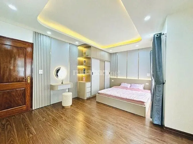 Bán Gấp Nhà Nguyễn Khánh Toàn Ngõ Thông Gần Phố Kinh Doanh 60M² X 5 Tầ