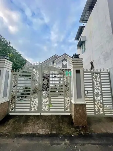 Bán 2 Căn Nhà Mặt Tiền Và 1 Căn Trong Hẻm Đường Trần Phú, Cần Thơ